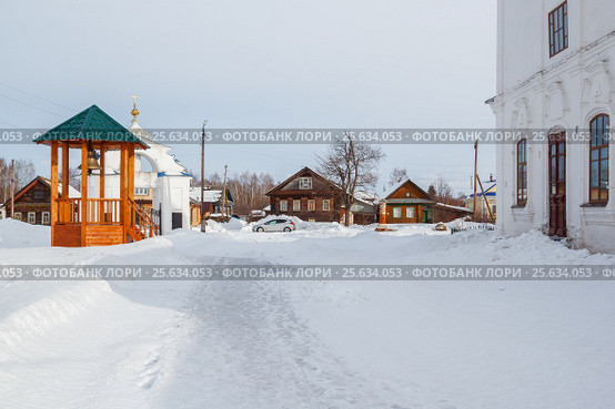 Отдельностоящая звонница около церкви в селе Николо-Погост Нижегородской области (2017 год). Стоковое фото, фотограф Дмитрий Тищенко / Фотобанк Лори