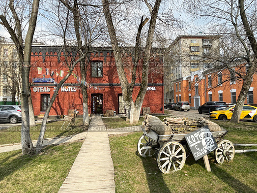 Отель Клаб, Красноказарменная улица, дом 3/5 корпус1А, Москва (2023 год). Редакционное фото, фотограф Овчинникова Ирина / Фотобанк Лори