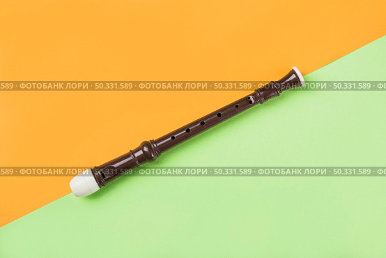 overhead view block flute dual orange green background. High resolution photo. overhead view block flute dual orange green background. High quality photo. Стоковое фото, агентство Ingram Publishing / Фотобанк Лори