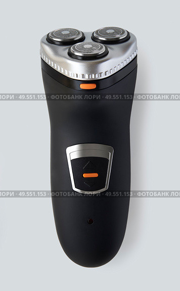Overhead view of cordless electric razor isolated on white background. Стоковое фото, агентство Ingram Publishing / Фотобанк Лори
