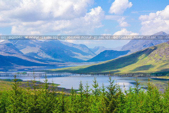 Озеро Loch Loyne в Шотландии. Стоковое фото, фотограф Natalia Sidorova / Фотобанк Лори