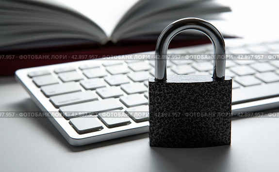 padlock with a computer keyboard Internet security concept. Стоковое фото, фотограф Александр Калугин / Фотобанк Лори