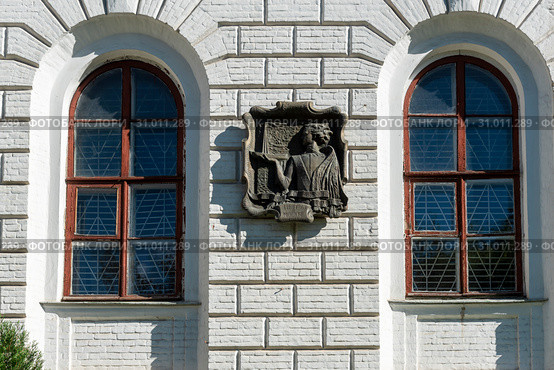 Памятная доска основателю российского флота Петру I и Москве от нижегородцев. Усадьба Измайлово. Москва (2018 год). Редакционное фото, фотограф Александр Щепин / Фотобанк Лори