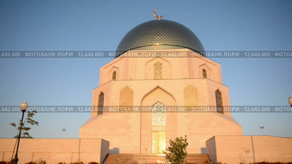 Памятный знак в честь принятия ислама волжскими болгарами в 922 году. Болгар, Татария, Россия (2015 год). Редакционное видео, видеограф Mikhail Erguine / Фотобанк Лори