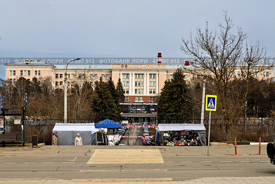 Панорама на АО НПП Исток с площади Победы ранней весной. Редакционное фото, фотограф Владимир Шипикин / Фотобанк Лори