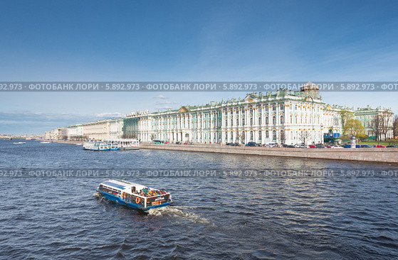 Панорама набережной реки Невы в Петербурге с видом на Эрмитаж (2014 год). Редакционное фото, фотограф Александр Фрейдин / Фотобанк Лори
