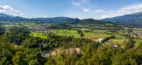 Панорама окрестностей города Блед в Словении (2019 год). Стоковое фото, фотограф V.Ivantsov / Фотобанк Лори