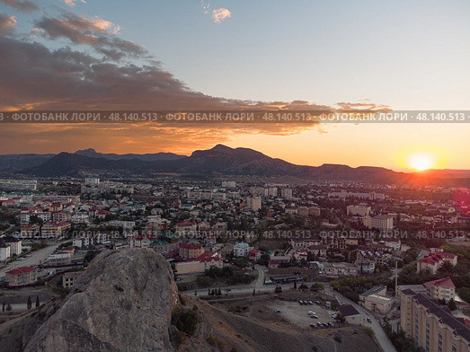 Панорама поселка Судак на рассвете. Судак, Крым. Panorama of the village of Sudak at dawn. Sudak, Crimea. (2021 год). Стоковое фото, фотограф Антон Назаров / Фотобанк Лори