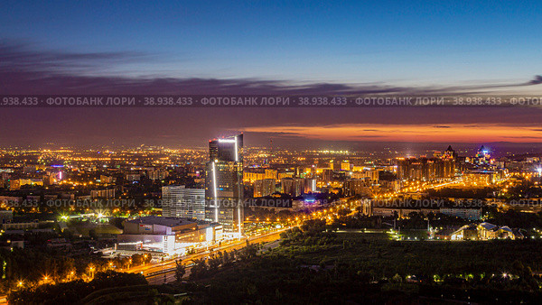 Панорама раннего утра в Алматы . Проспект Аль Фараби. (2015 год). Редакционное фото, фотограф Михаил Старшов / Фотобанк Лори