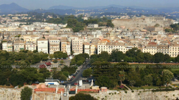 Панорама старого города со стен старой крепости, Керкира, остров Корфу, Греция (2011 год). Стоковое видео, видеограф Ростислав Агеев / Фотобанк Лори