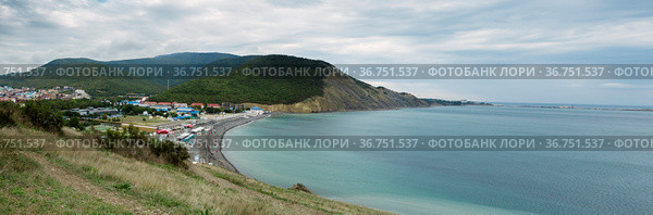 Панорама. Вид на поселок Сукко, морской залив и пляж. Краснодарский край. Стоковое фото, фотограф Александр Романов / Фотобанк Лори