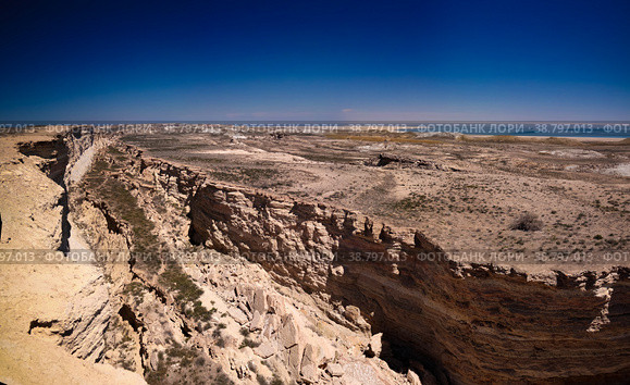 Panorama view to Aral sea from the rim of Plateau Ustyurt near Duana cape , Karakalpakstan, Uzbekistan (2017 год). Стоковое фото, фотограф Сергей Майоров / Фотобанк Лори