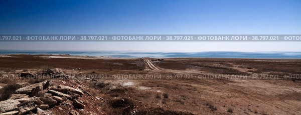 Panorama view to Aral sea from the rim of Plateau Ustyurt near Duana cape in Karakalpakstan, Uzbekistan (2017 год). Стоковое фото, фотограф Сергей Майоров / Фотобанк Лори