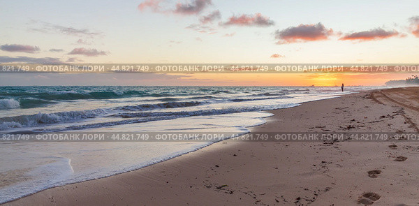 Panoramic coastal landscape with colorful sunrise at Bavaro beach (2020 год). Стоковое фото, фотограф EugeneSergeev / Фотобанк Лори