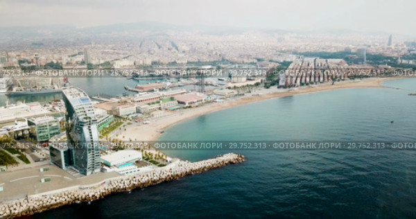 Panoramic view from drone of famous Barceloneta beach with hotel W Barcelona (2018 год). Стоковое видео, видеограф Яков Филимонов / Фотобанк Лори