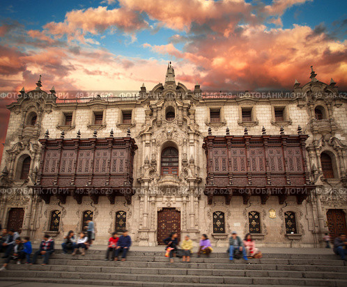 Panoramic view of Lima main square and cathedral church. Стоковое фото, агентство Ingram Publishing / Фотобанк Лори