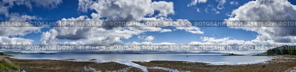 Panoramic view of rocks and boulders on the shore of the Firth of Clyde on the West coast of Scotland. Стоковое фото, агентство Ingram Publishing / Фотобанк Лори