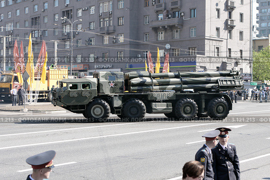 Парад Победы 9 мая в Москве. Новый Арбат. Тактические ракеты (2010 год). Редакционное фото, фотограф Ярослав Каминский / Фотобанк Лори