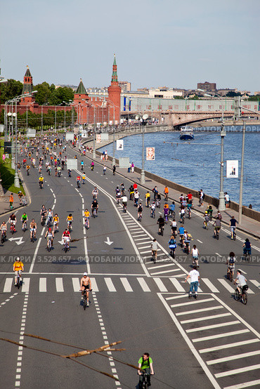 Парад велосипедистов в Москве 20 мая 2012г. Редакционное фото, фотограф Наталья Волкова / Фотобанк Лори