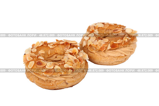 Paris Brest desserts isolated on white background. Стоковое фото, агентство Ingram Publishing / Фотобанк Лори