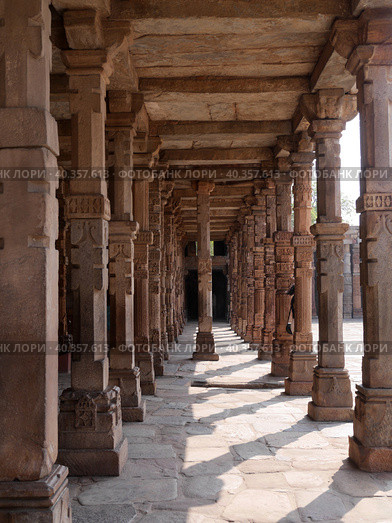 Парк Qutub Minar в Дели (Индия): Гробница Имама Замина (2023 год). Редакционное фото, фотограф Максим Гулячик / Фотобанк Лори