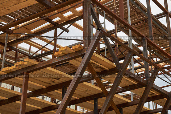 Part of the construction of a building object made of metal and wood. Стоковое фото, фотограф Олег Белов / Фотобанк Лори