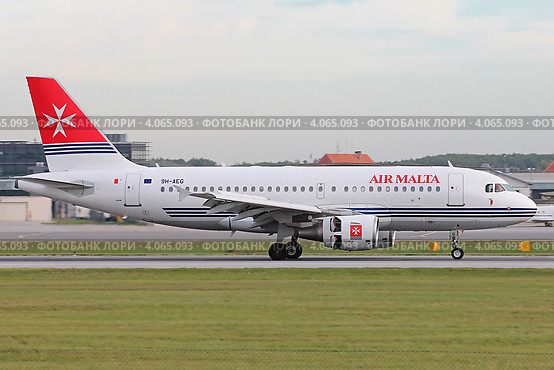 Пассажирский A-319 авиакомпании "Air Malta" (2012 год). Редакционное фото, фотограф Александр Тарасенков / Фотобанк Лори