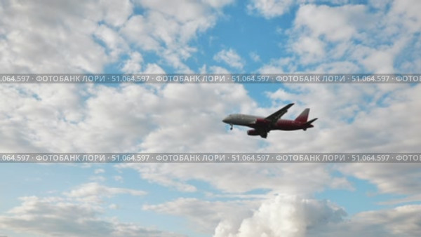 Passenger plane landing at the airport in cloudy sky. Стоковое видео, видеограф Mikhail Davidovich / Фотобанк Лори