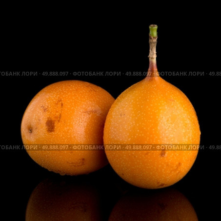 Passion fruit maracuja granadilla on black background. Стоковое фото, агентство Ingram Publishing / Фотобанк Лори