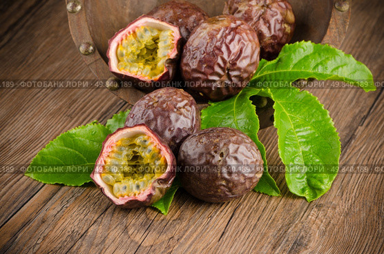 Passion fruits on wooden background. Стоковое фото, агентство Ingram Publishing / Фотобанк Лори