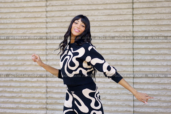 Passionate hispanic beauty dancer smiling at camera while performing in the city. Passionate dancer smiling at camera while performing in the city. Стоковое фото, агентство Ingram Publishing / Фотобанк Лори