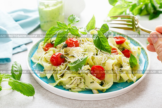 Pasta fettuccine with chicken breast, baked tomatoes, parmesan cheese and avocado guacamole sauce. Стоковое фото, агентство Ingram Publishing / Фотобанк Лори
