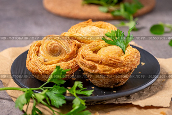 Pastries filled with meat, traditionally baked in black clay molds both from the region on Vila Real, Portugal. Стоковое фото, агентство Ingram Publishing / Фотобанк Лори