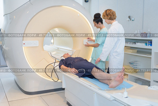 patient undergoing mri scan at hospital. Стоковое фото, агентство Ingram Publishing / Фотобанк Лори