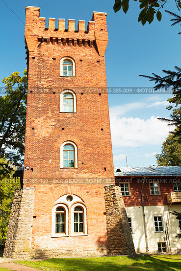 PAVLOVSK, Leningrad Region, Russia-September 11, 2019: Bryullov's Dacha/Gorchakov School. Tower. Observatory. Редакционное фото, фотограф Филатова Ирина / Фотобанк Лори