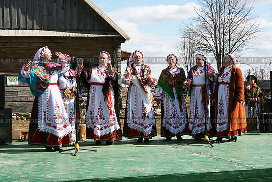 Пение народных песен, Беларусь (2012 год). Редакционное фото, фотограф Марина Шатерова / Фотобанк Лори