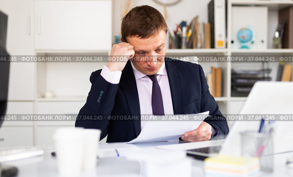 Pensive businessman working with papers. Стоковое фото, фотограф Яков Филимонов / Фотобанк Лори