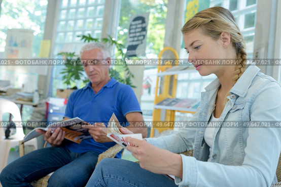 people waiting in the waiting room. Стоковое фото, агентство Ingram Publishing / Фотобанк Лори