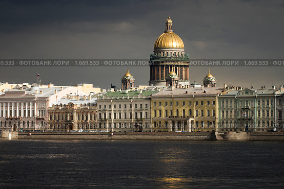 Перед грозой. Нева. Санкт-Петербург (2010 год). Стоковое фото, фотограф Александр Алексеев / Фотобанк Лори