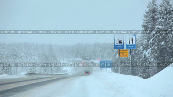 Перекресток дорог на трассе Кола, отворот в сторону города Сегежа, Карелия. Зимняя автодорога (2015 год). Редакционное видео, видеограф Кекяляйнен Андрей / Фотобанк Лори