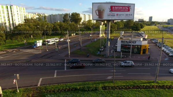 Перекресток проспекта Стачек и Ленинского проспекта. Автосалон Renault. Санкт-Петербург (2016 год). Редакционное видео, видеограф Кекяляйнен Андрей / Фотобанк Лори