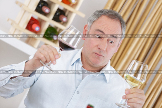 perplexed adult trying to compose recall. Стоковое фото, агентство Ingram Publishing / Фотобанк Лори