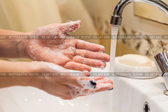 Person holding his hands with soap foam under water stream, close up view. Стоковое фото, фотограф Кекяляйнен Андрей / Фотобанк Лори