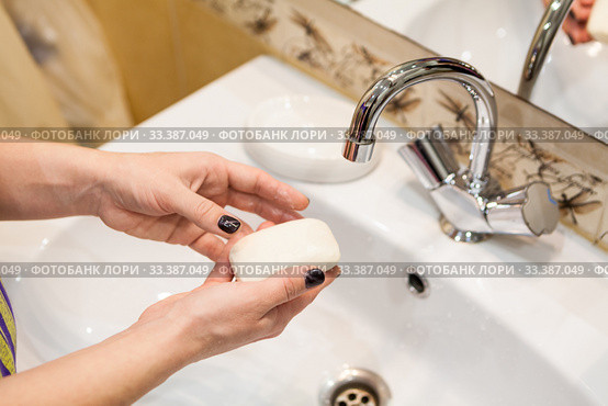 Person taking soap from soap-dish for hands washing, personal hygiene in home. Стоковое фото, фотограф Кекяляйнен Андрей / Фотобанк Лори
