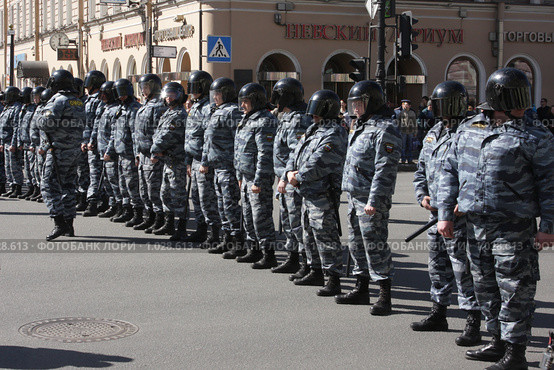 Первомайские декорации. ОМОН. (2009 год). Редакционное фото, фотограф Владимир Трифонов / Фотобанк Лори