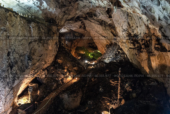 Пещера Магура (Magura Cave) на северо-западе Болгарии, недалеко от Белоградчика ( Belogradchik), провинция Видин (Vidin) (2019 год). Стоковое фото, фотограф Дымов Игорь / Фотобанк Лори