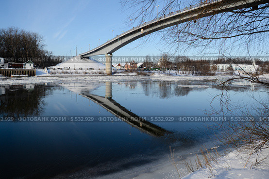 Пешеходный мост в Чернигове (2014 год). Стоковое фото, фотограф Лысая Юлия / Фотобанк Лори