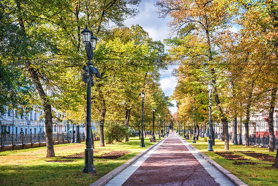 Петровский бульвар, Москва (2023 год). Стоковое фото, фотограф Baturina Yuliya / Фотобанк Лори