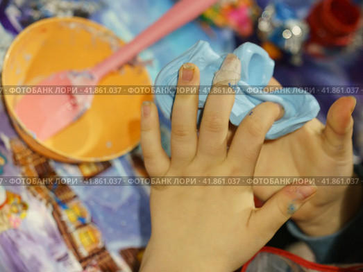 Photography of slime preparation. Master Class. Children' hands. Concepts of education, skills  development, game and childhood. Стоковое фото, фотограф YuryKara / Фотобанк Лори