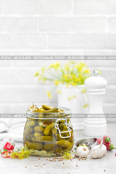 Pickled cucumbers, small marinated pickles, gherkins. Стоковое фото, агентство Ingram Publishing / Фотобанк Лори